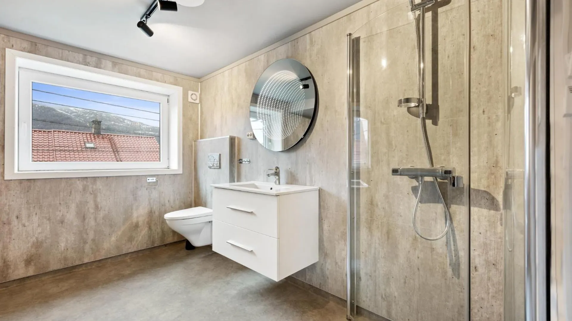 Central Apartment With A View Μπέργκεν