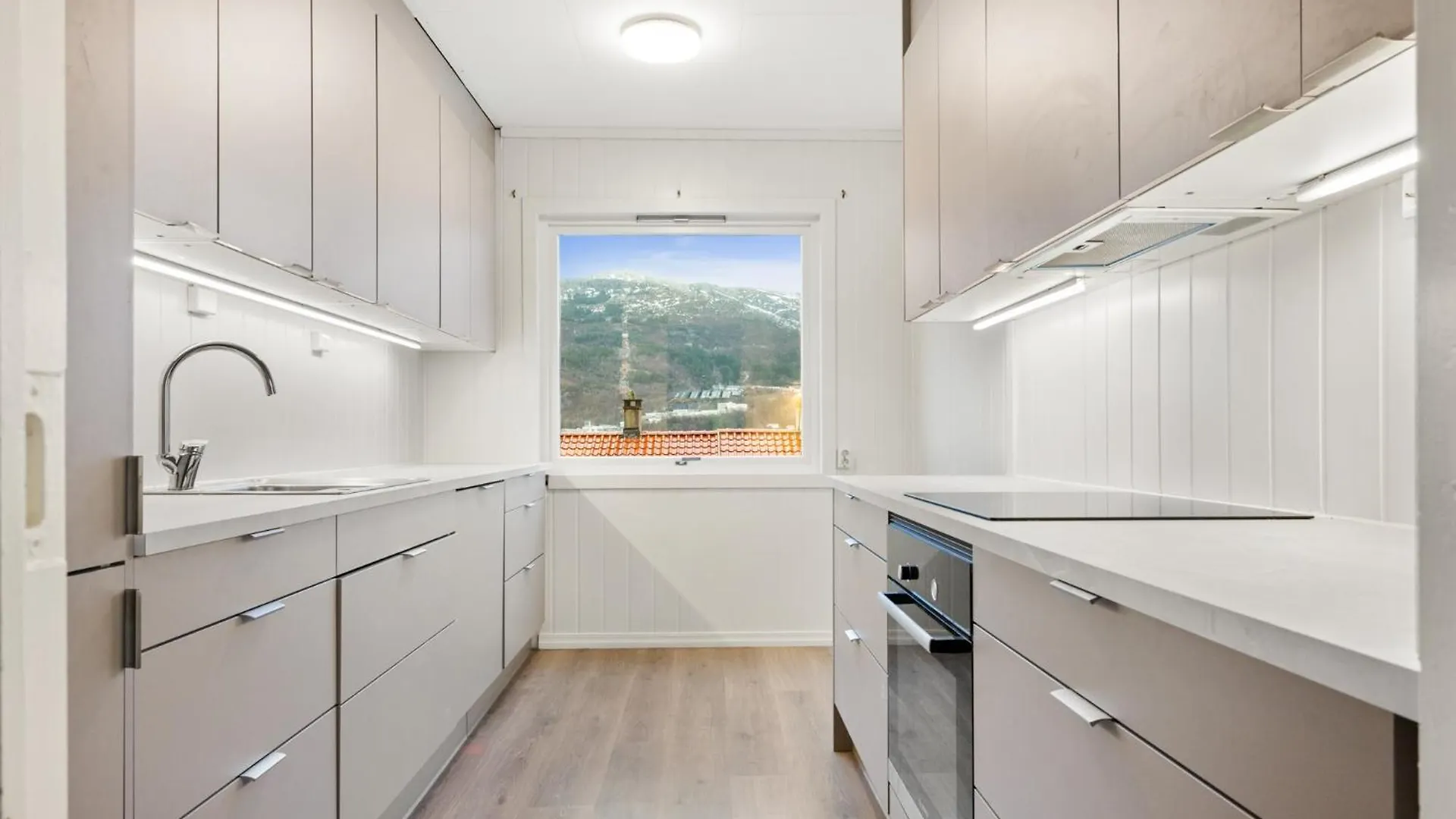 Central Apartment With A View Μπέργκεν